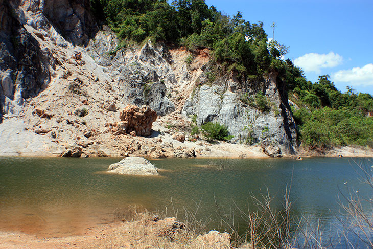 Lake, Tong Nian District