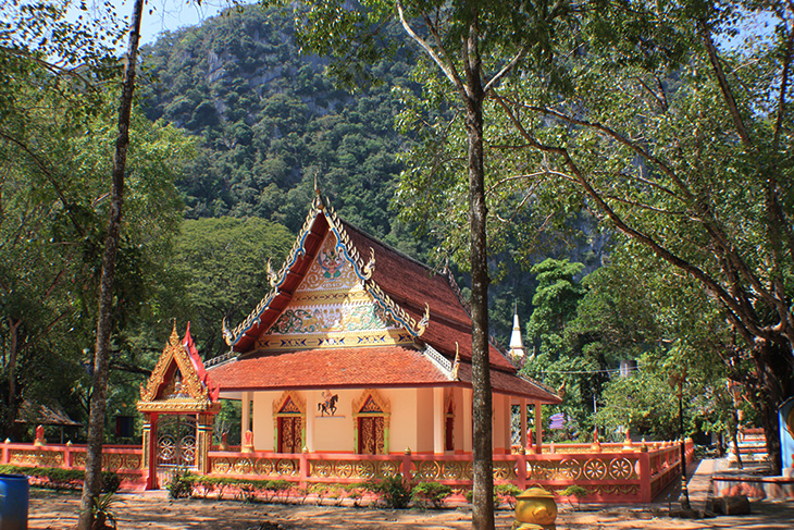 Wat Tham Yai, Tha Chana, Thailand