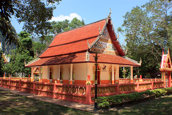 Wat Tham Yai, Tha Chana, Thailand