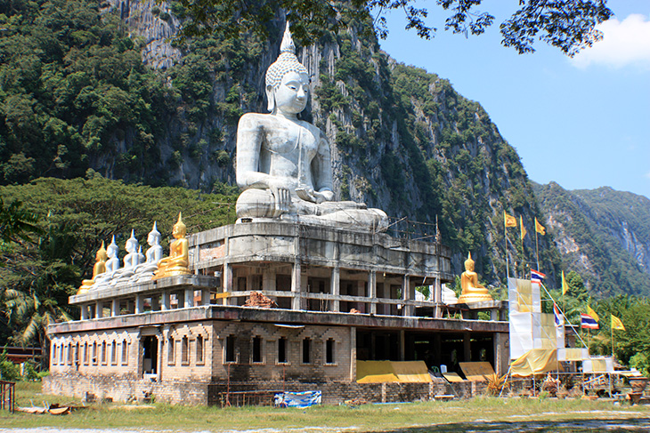 Wat Tham Yai, Tha Chana, Thailand