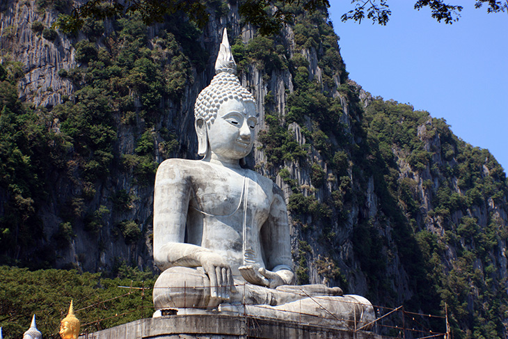 Wat Tham Yai, Tha Chana, Thailand