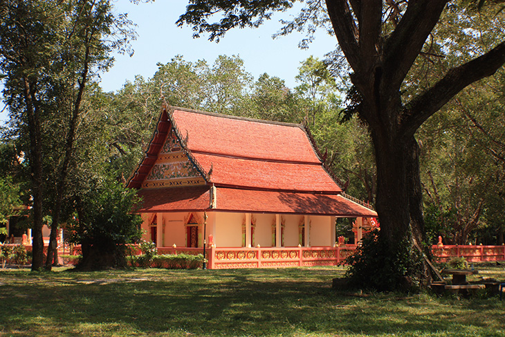 Wat Tham Yai, Tha Chana, Thailand