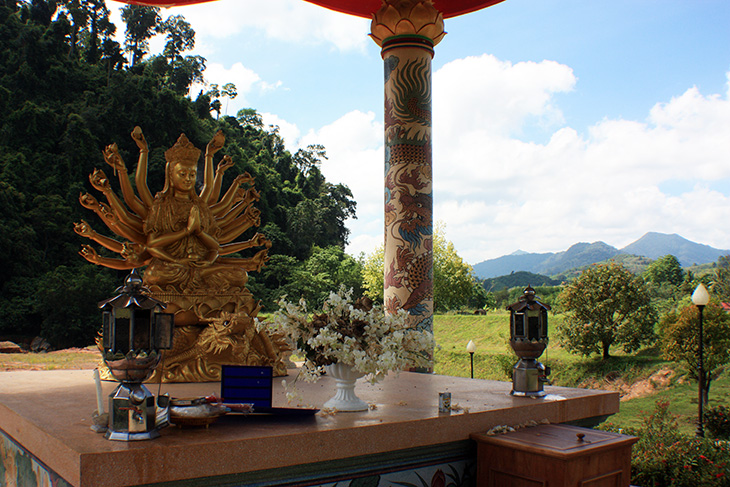 wat phu kao lak, thailand