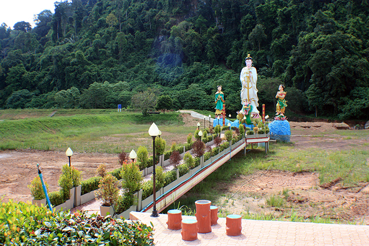 wat phu kao lak, thailand