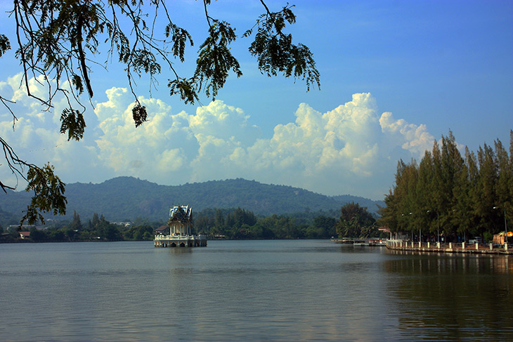 khao tao lake and shrine, hua hin, thailand, travel