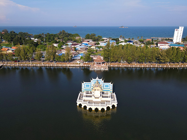 khao tao lake and shrine, hua hin, thailand, travel