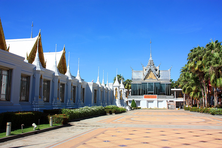 Wat Chantharam Uthai Thani