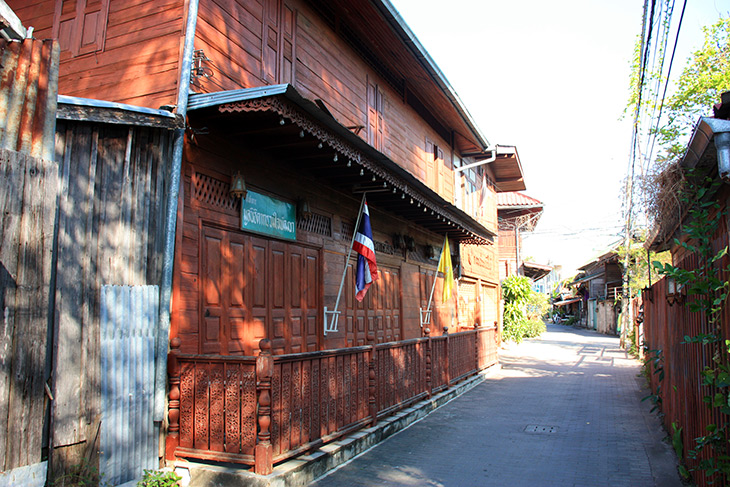 Trok Ban Chin Alley Tak