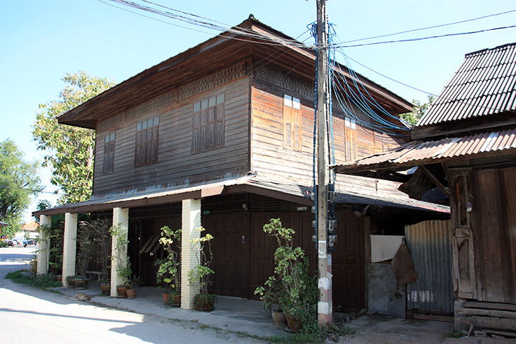 Trok Ban Chin Alley Tak