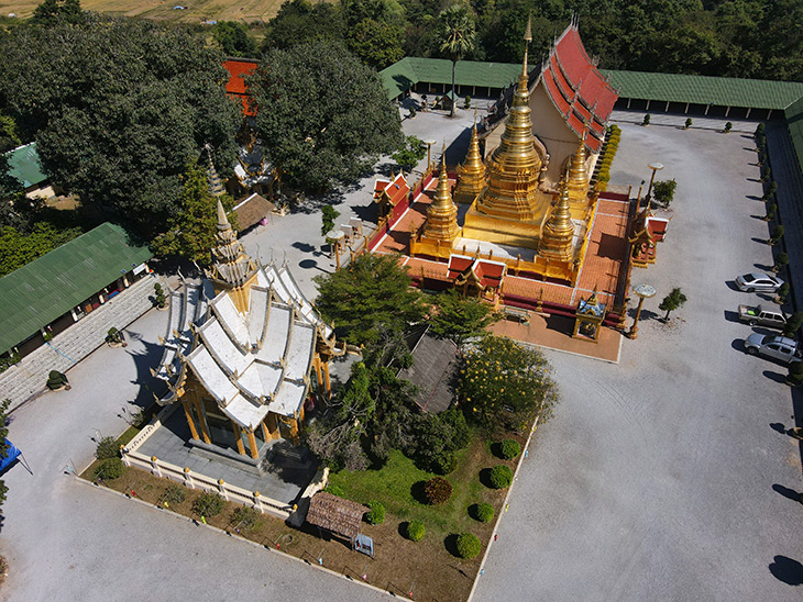 Wat Phrathat Ha Duang, Lamphun