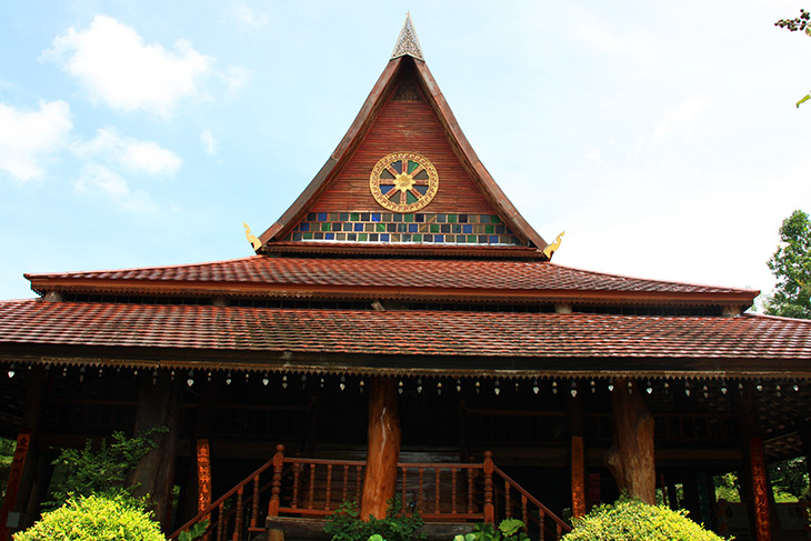 wat pa tha thai surat thani thailand