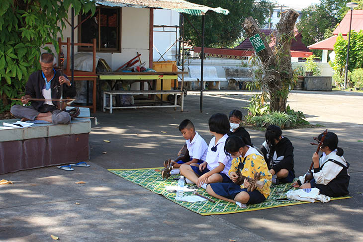 Wat Kaew Don Tao Suchadaram